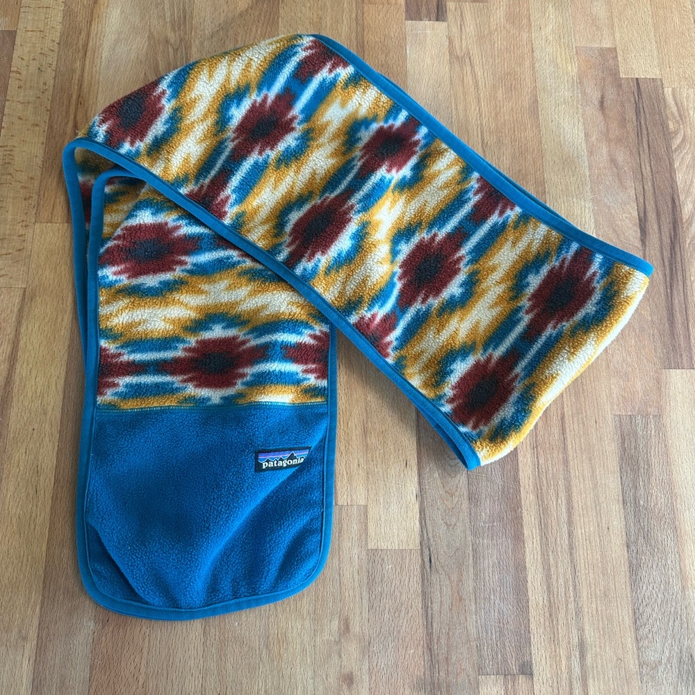 Patagonia Synchilla Fleece Scarf with Vibrant Southwestern Pattern